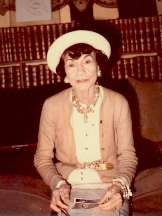 Coco Chanel in 1970. Foto de Marion Pike, sursa Wikipedia.